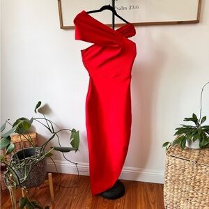 🎁 NWOT fiery, red sexy dress for the upcoming holidays